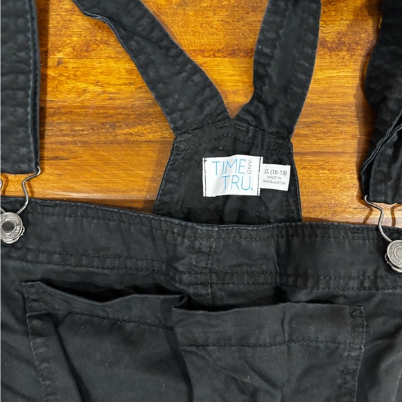 Time and Tru Black Relaxed-Fit Women’s Overalls - Picture 2 of 3